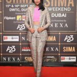 Siri Ravikumar Instagram - When you get things right only last minute (all the time in my case 😄). Grateful to all who came together to make it happen! @thehithaceee 😘😘 @harshithareddy_stylebook @makeupandhairbysrilex @vageeshkanth . 💕💕