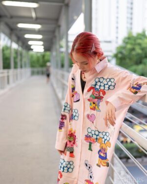 Sirinya Puengsuwan Instagram - ใช้ชีวิตให้มีสีสัน 😂🤣
(สีสเปรย์ สีอะคลิลิก สีน้ำ 😅)

//เสื้อสวยๆจาก @absolutesiamstore 

#Riin_Poriin #Poriin #Poriin_Poriin