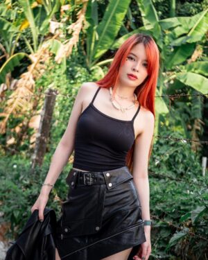 Sirinya Puengsuwan Instagram - เปิดปีใหม่ แบบ ดุดันน !!!! 
ขอให้ทุกอย่างปังๆ ในปีนี้ เพี้ยง 🥰

#Riin_Poriin #HNY2023