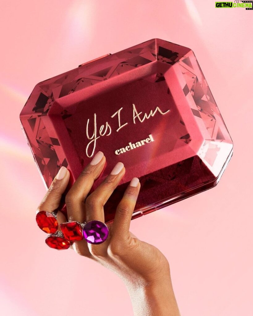 Skai Jackson Instagram - @cacharelparfums ♥️💄 Get in the Holiday spirit alongside @skaijackson and our Yes I Am gift set because the brightest month of the year is finally upon us! 💎 #Cacharel #CacharelParfums #Fragrance #Perfume #YesIAm #Holidays