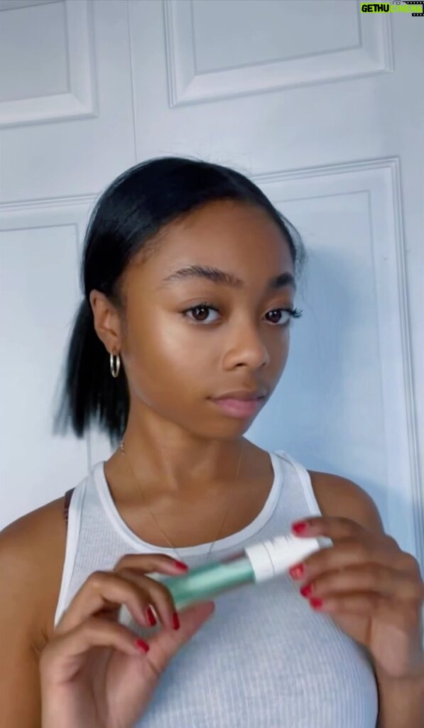 Skai Jackson Instagram - Quick morning routine before I run errands using products from @boxycharm, my fave! Do you get glam before errands?! @Kabcosmetics #Lemon+LimeLipOilDuo @KVDBeauty #XOLipGloss #Boxycharm #Boxycharmpartner #AD