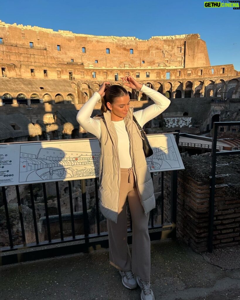 Skye Nicolson Instagram - Powerful & timeless 😍 Colloseum dii Roma
