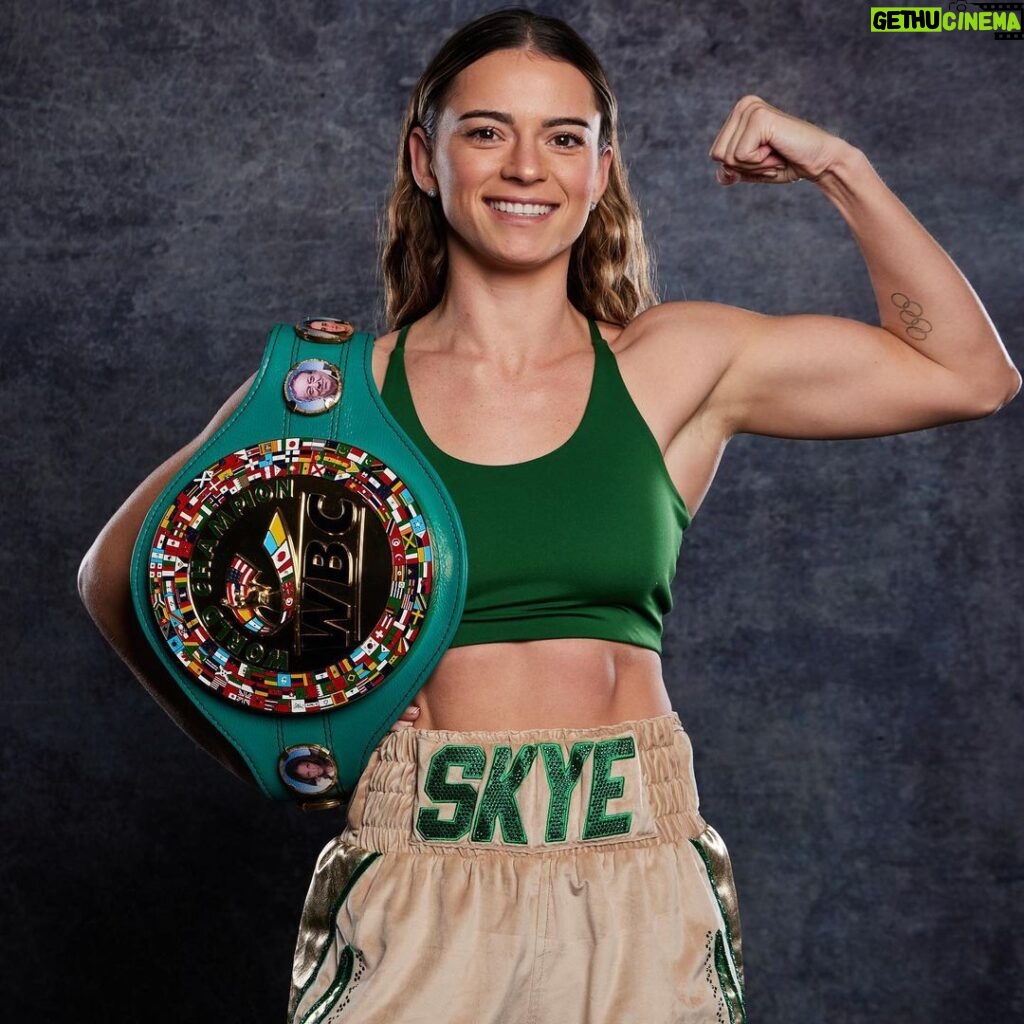 Skye Nicolson Instagram - Dreams to Reality 👑🔜 @skyebnic #SkyeNicolson #Boxing