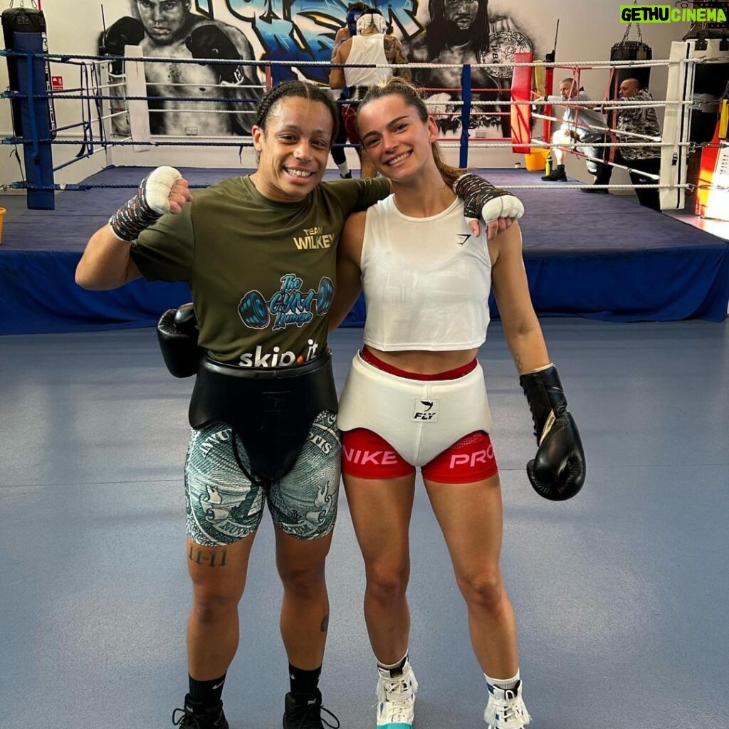 Skye Nicolson Instagram - Shout out to this chick @hulky_100 for the quality work, always available, never cancels, a pleasure to work with 🤝 refreshing to find good & real people in this sport - keep grafting champ 🥊👑 London, United Kingdom