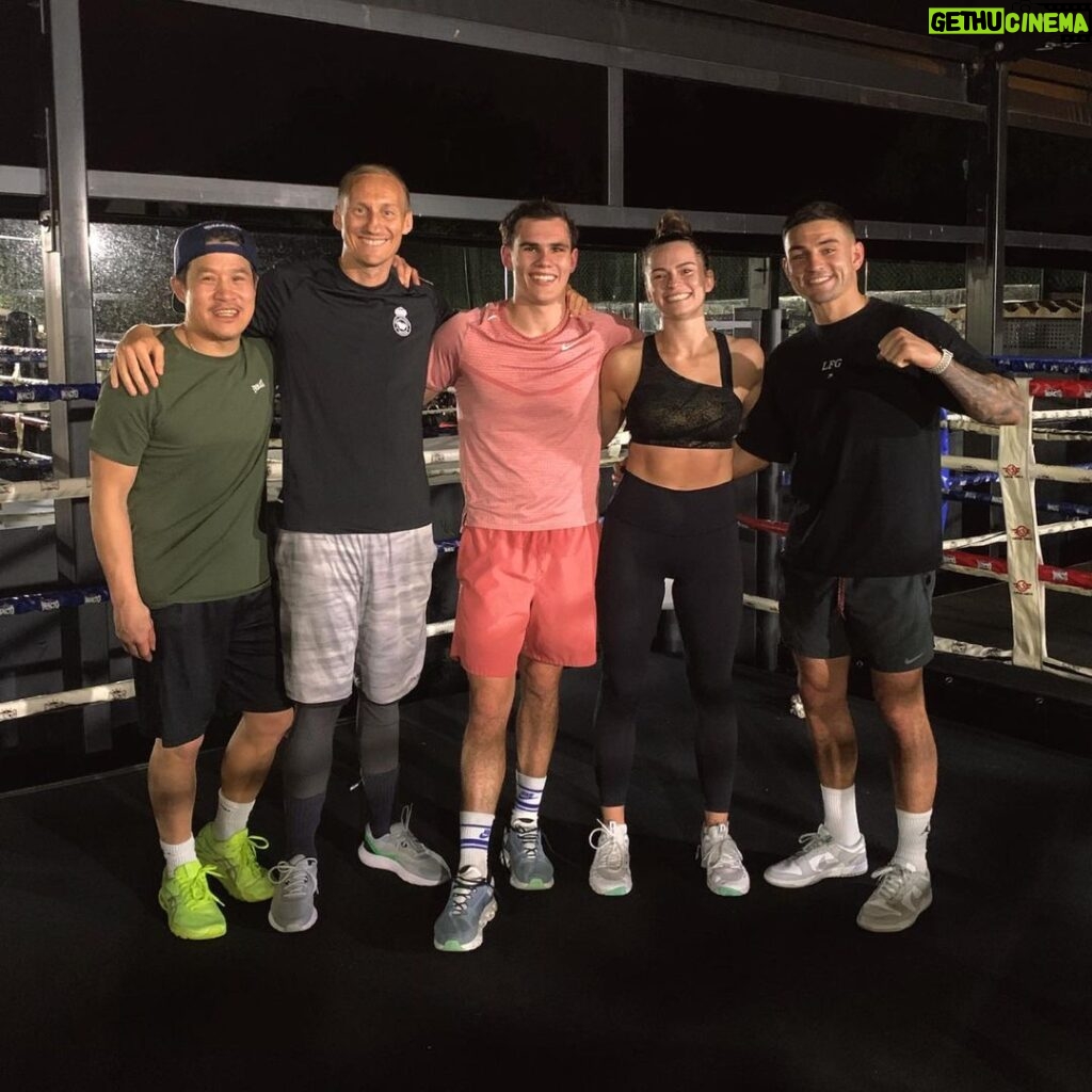 Skye Nicolson Instagram - Training weekend away 🇪🇸 🥊 ☀ 🏃‍♀ 🏋🏻‍♀💪 Real Club Padel Marbella