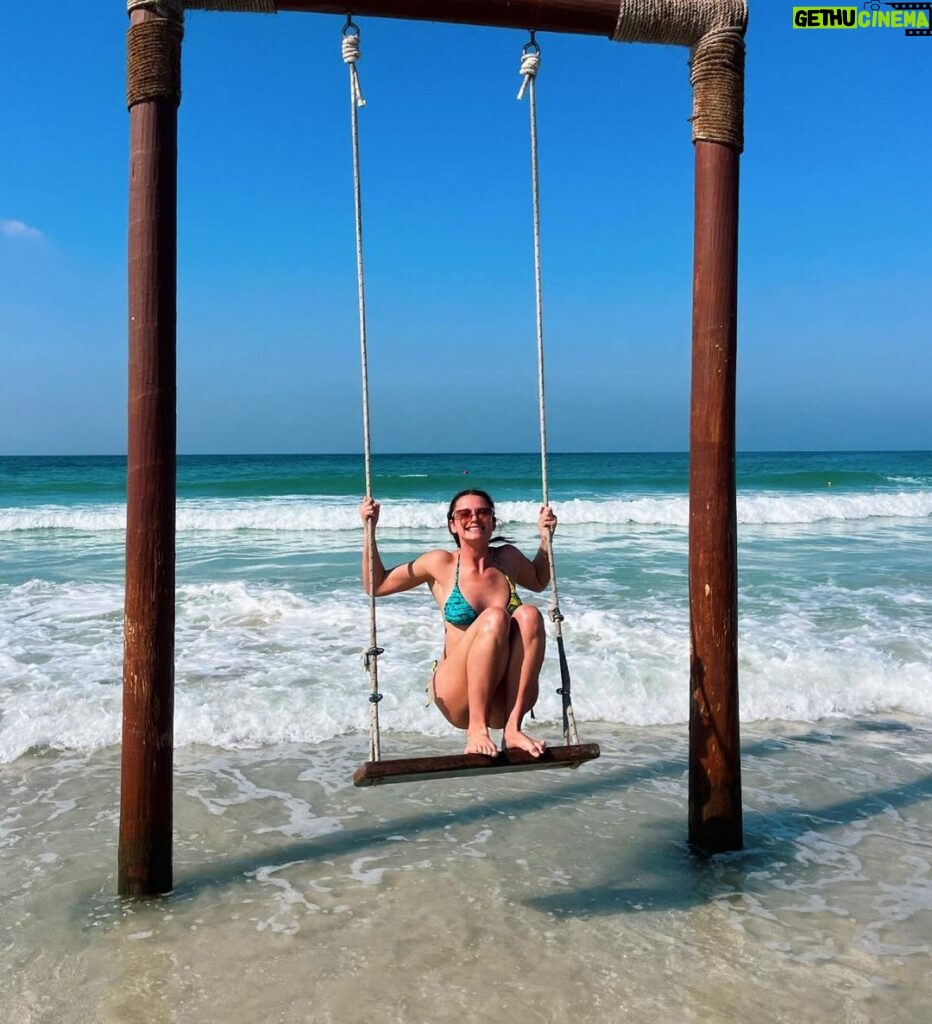 Skye Nicolson Instagram - Family beach dayyyy 🇦🇪 🌞 ❤ Dubai, United Arab Emirates