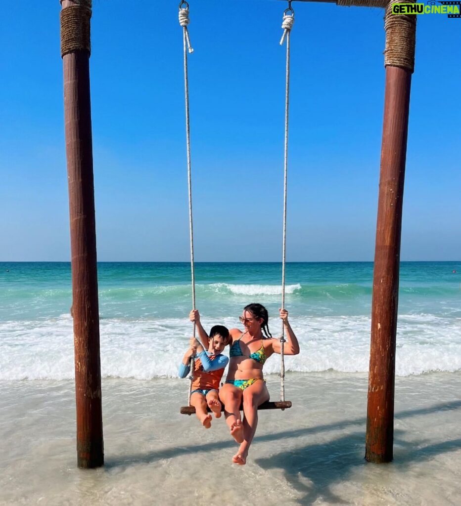 Skye Nicolson Instagram - Family beach dayyyy 🇦🇪 🌞 ❤ Dubai, United Arab Emirates