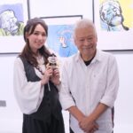 Snow Suen Instagram - 前幾日去咗 OLD MASTER Q “SIDE_C” EXHIBITION 老夫子“SIDE_C” 展覽 《老夫子》由細到大陪住我趕走過好多憂愁同寂寞！ 展期：2023.11.17 – 12.3 Quiet Gallery HK 香港中環皇后大道中15號 置地廣場 BELOWGROUND 地庫 1 號舖 #好開心收到王澤老師嘅簽名同畫🫶🏻 #又一珍藏 @oldmasterq_official @madteeth86