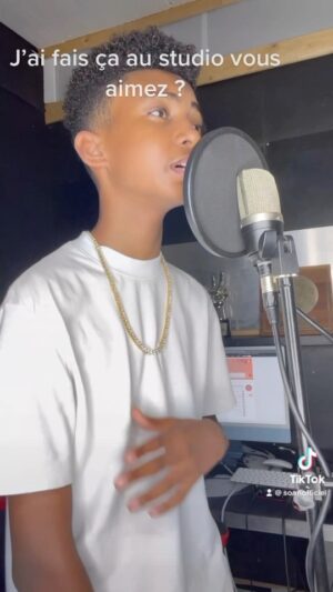 Soan Arhimann Instagram - On sort la version longue?💓
#newmusic