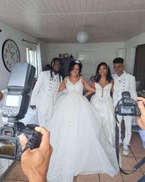 Soan Arhimann Instagram - Félicitations maman et papa merci Dieu merci la famille 💍❤️✨