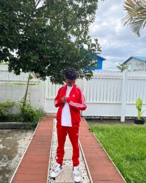 Soan Arhimann Instagram - Bonne rentrée ❤️🇷🇪 #rentrée #reunionisland #adidas