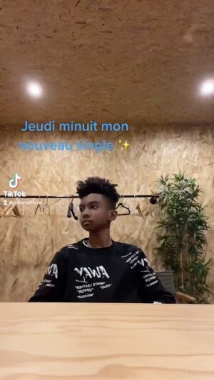 Soan Arhimann Instagram - ENFIN!!🎆🎇 #clip #single