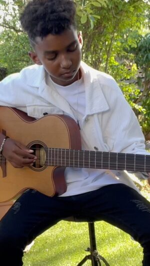 Soan Arhimann Instagram - Ain’t no sunshine 🌒
#cover #sunshine #réunion