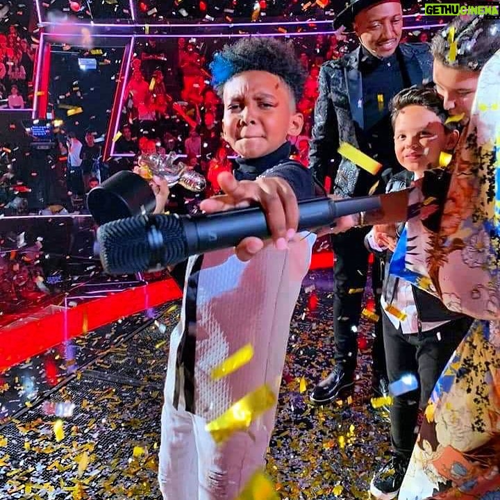 Soan Arhimann Instagram - Ma victoire a the voice kids a été mon meilleur moment de 2019🥳😍bonne année tout le monde🥳🤣❤️