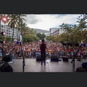 Soan Arhimann Instagram - Merci pour se magnifique concert merci a mes musiciens a mes choristes merci aux danseuses merci a toute les personnes qui étaient la plein de bisous a vous tous🥰🥰❤️
