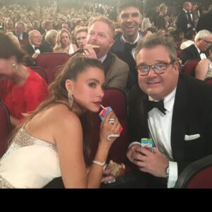 Sofía Vergara Instagram - 4 years ago we said goodbye to our set family!!! I miss u @modernfamily ❤️❤️❤️❤️