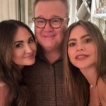 Sofía Vergara Instagram - So lucky to have worked with this people for 11 years❤️. I love and miss u all guys!!! #modernfamily
