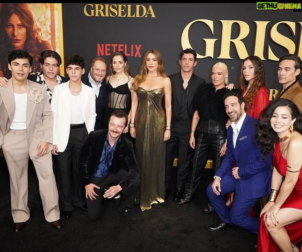 Sofía Vergara Instagram - Gracias @netflix. #griselda❤️