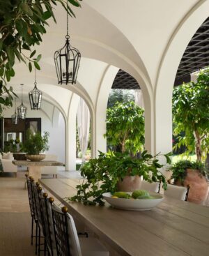 Sofía Vergara Instagram - Gracias @archdigest ❤️

Photography: @anitacalerophotography
Interior Styling: @amykchin
Design: @odginteriors
Landscape Design: @innergardens
Writing: @mayer.rus @beverlyhillsorganizer