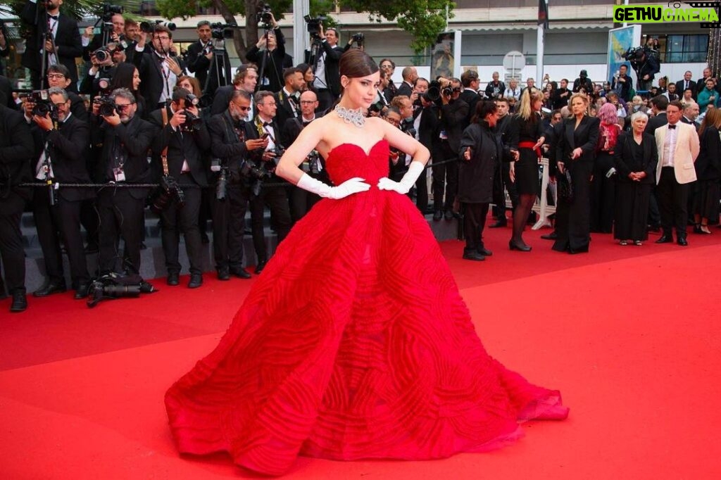 Sofia Carson Instagram - Bonjour Cannes♥️ Festival De Cannes