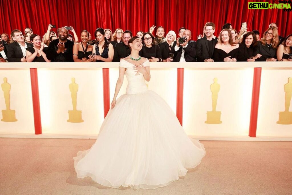 Sofia Carson Instagram - A moment like this…🤍 @theacademy @giambattistavalliparis @chopard Academy Awards