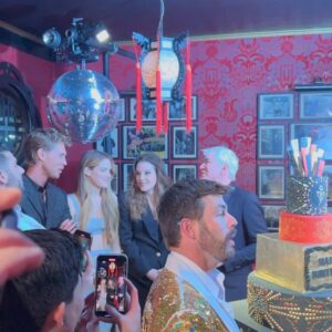 Sofia Carson Instagram - Happy Birthday Elvis🌹

@bazluhrmann Adore you. Admire you. Endlessly.
