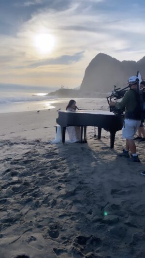 Sofia Carson Instagram - Behind the scenes of a beautiful day.
Performing a song I love dearly. 
As the world falls in love with it, too. 

Thank You. Be still my Purple Heart💜