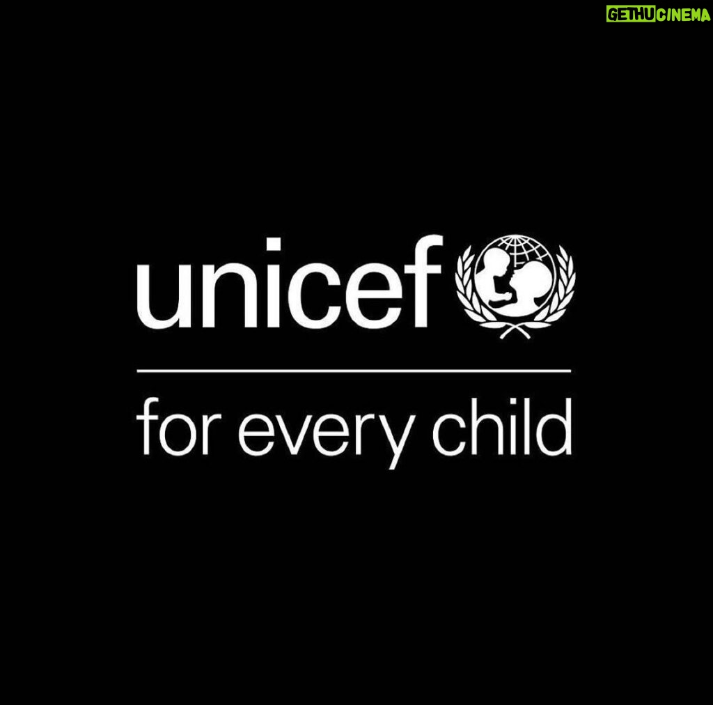 Sofia Carson Instagram - “In this war, as in all wars, it is children who suffer first and suffer most...” - Unicef Executive Director Catherine Russel PEACE. For every child. PEACE.