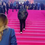 Solène Hebert Instagram - Un grand merci @canneseries pour ce beau festival ! Du vent plein les cheveux et des étoiles plein les mirettes avec les copains @ingrid_chauvin_officiel @arnaud_henriet @jennylauret @isabelle_regourd @audethev @theophile_clement et merci à vous d’avoir été au rendez-vous. Cela faisait tellement longtemps ! 📷 @studio_vigerie @mathilde_gardel @valentina__claret @hotelbarrierelemajestic #festival #cannes #pinkcarpet #dedicace #thankyou