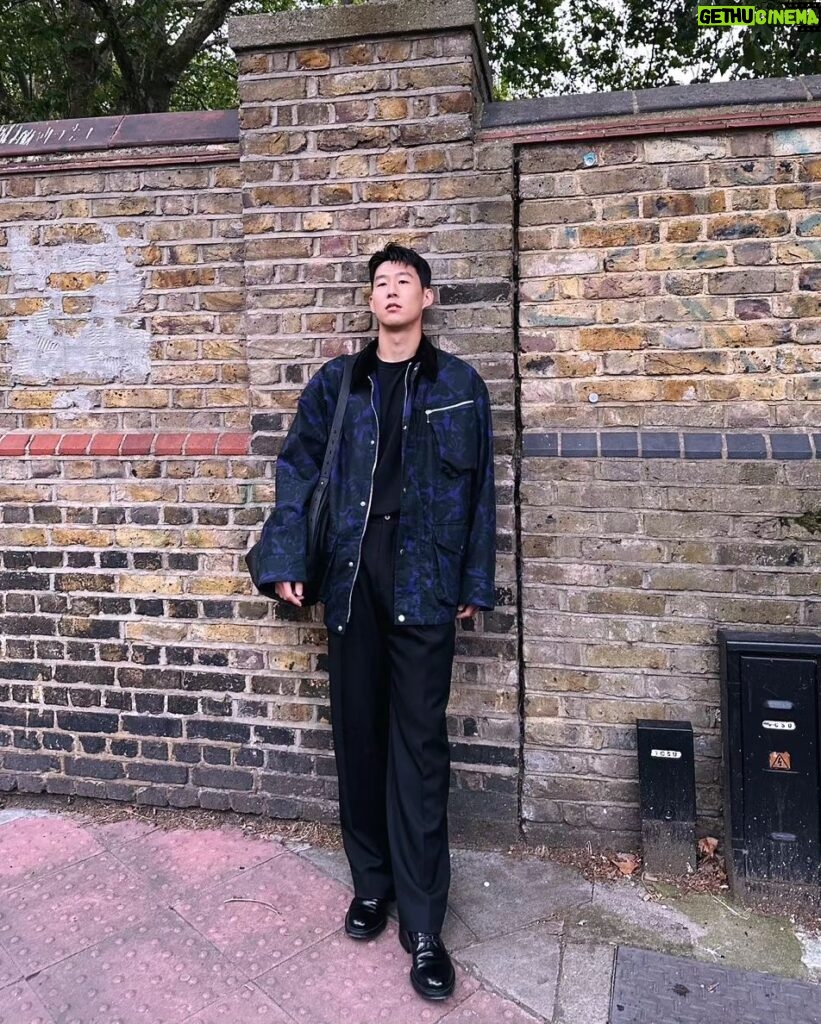 Son Heung-min Instagram - 🤎👜 @burberry London, United Kingdom