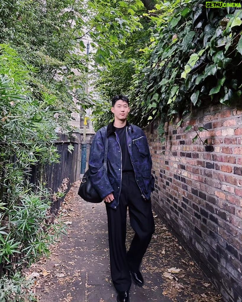 Son Heung-min Instagram - 🤎👜 @burberry London, United Kingdom