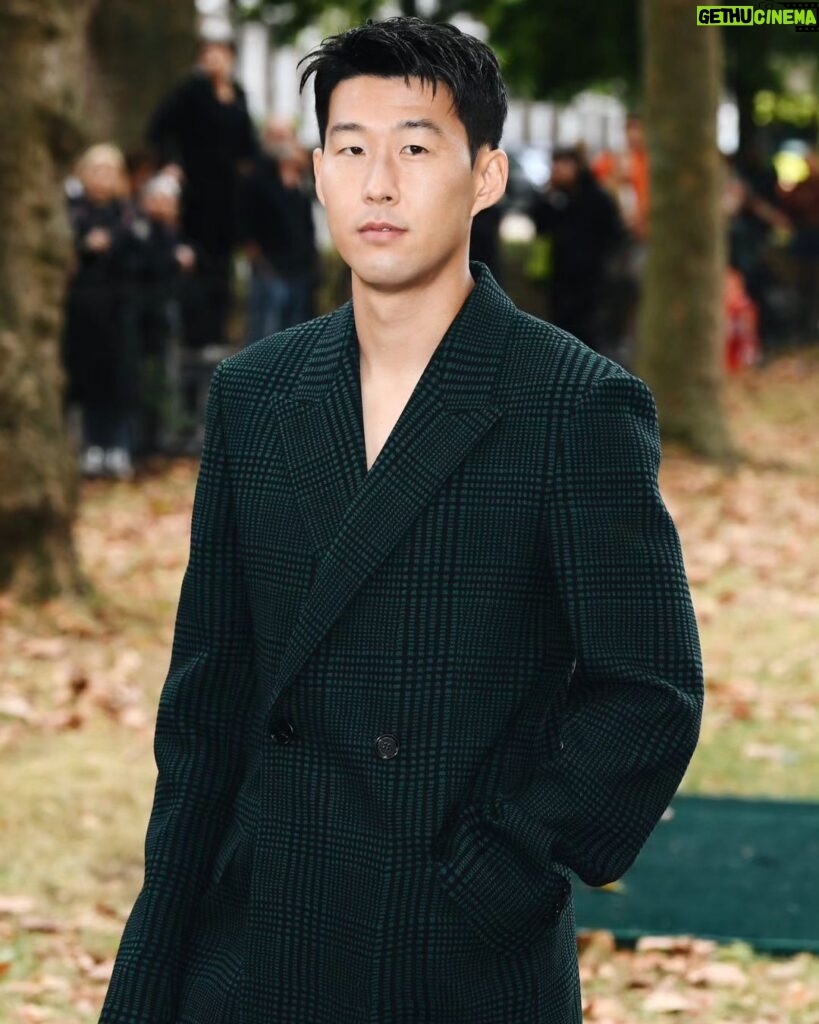 Son Heung-min Instagram - London Fashion week with @burberry 😁💚 #LFW London, United Kingdom