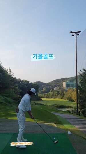 Son Jun-ho Instagram - 며칠전 회사 가족들과 즐거운 라운드!^^ 
필드에서 멋쟁이로 돋보이게 만들어주는 #garmentgolf 

펴팅 연습하자...😅😅😅