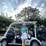Son Ye-jin Instagram - 너무너무 더워서 어쩌죠…🤦‍♀️ 저는 "임진한클라스" 골프 유튜브체널에 또 출연하게 되었어요..😝⛳️ 그동안 많이 향상된 모습을 보여드려야되는데 그러지 못할것.. 같은..느낌..이 💦 그래서 땀흘리며 급연습중인데 마음대로 안되는..느낌..이🙀 그나저나 길게 찍어달라고 신랑한테 부탁했더니 길~~~게만 찍어준것 같은..🥴 아무쪼록 찜통같은 더위속에서 건강 잘챙기시고 무엇이든 파이팅입니다👍