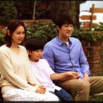 Son Ye-jin Instagram - #지금만나러갑니다 첫 소품 촬영💕 지금 만나러 오세요👪