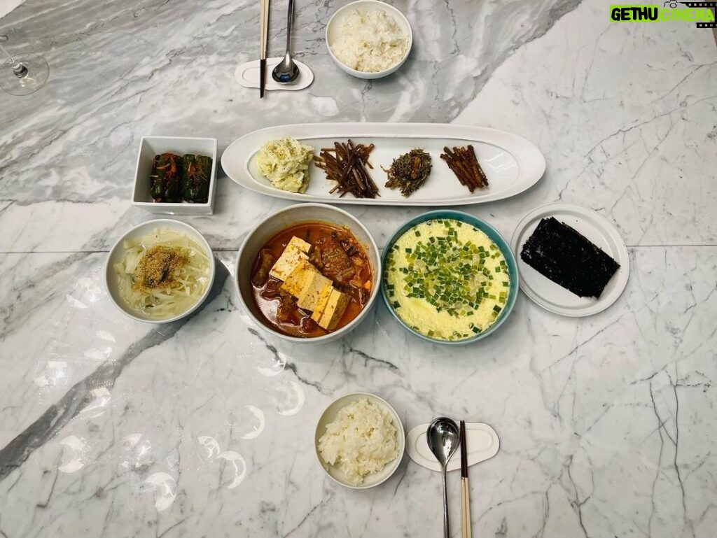 Son Ye-jin Instagram - 다들 일요일저녁 잘 보내고 계신가요? 내일은 다시 한주의 시작이네요..🥹 저번 음식사진을 너무 좋아해주셔서 열심히 만들고 열심히 찍어봤어요😆 아주 뿌듯합니다..☺️ 다들 건강한음식 드시고 건강히 지내시길 바래요🙏 Have good food and stay healthy 💕