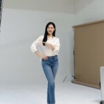Son Ye-jin Instagram - 여러부운~~오랜만에 인사드려요😍 잘 지내고 계시죠요?😘 저는 오랜만에 촬영을 했어요^^ 설레고 행복했던 광고촬영 현장이었답니다🥰 여러분도 봄을 만끽하시고 건강한 하루하루 되시길 바래요!💕🌸 #세계수출1위유산균 #듀오락 #duolac