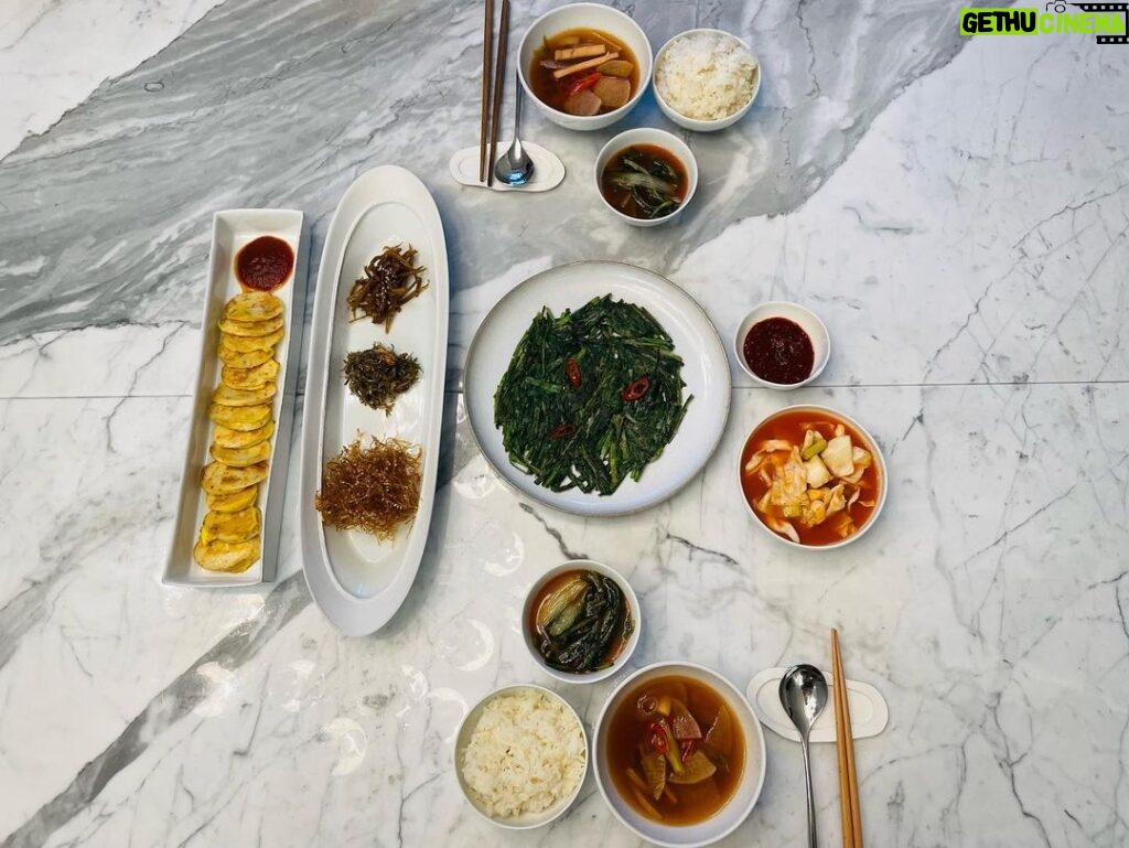 Son Ye-jin Instagram - 다들 일요일저녁 잘 보내고 계신가요? 내일은 다시 한주의 시작이네요..🥹 저번 음식사진을 너무 좋아해주셔서 열심히 만들고 열심히 찍어봤어요😆 아주 뿌듯합니다..☺️ 다들 건강한음식 드시고 건강히 지내시길 바래요🙏 Have good food and stay healthy 💕