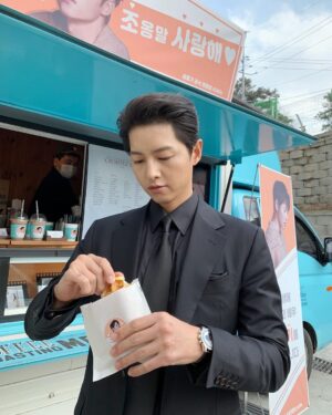 Song Joong-ki Instagram - 빈센조 촬영을 응원해주신 모든 분들께 감사드립니다🙏🏻
#송중기 #songjoongki