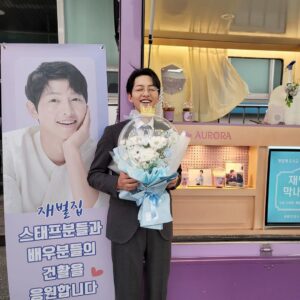 Song Joong-ki Instagram - 재벌집 막내아들 촬영을 응원해주신 모든 분들께 감사드립니다. 덕분에 힘내서 촬영했어요 항상 감사합니다🤍