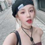 Song Yuqi Instagram - “I don’t want anything else,I just want to be exposed to the sun” 🌇