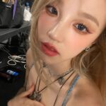 Song Yuqi Instagram - Bonjour❤️