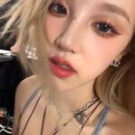 Song Yuqi Instagram - Bonjour❤️