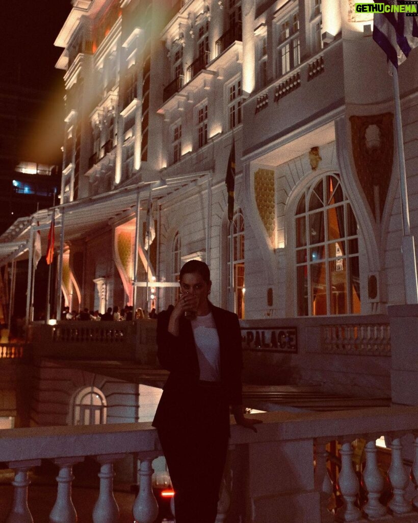 Sophia Abrahão Instagram - Noite de lançamento do novo livro do Copacabana Palace - Onde o Rio começa ✨🤍 @belmondecopacabana :) #100doCopa #TheArtOfBelmond Copacabana Palace, A Belmond Hotel