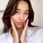 Sophia Culpo Instagram - During a busy week, keep it simple. All you need are the tried and true. Exfoliating is what keeps your skin fresh, new, and radiant by increasing skin cell turnover and getting rid of that old, dull skin. I love incorporating a gentle exfoliating serum like the @freshbeauty Lotus Resurfacing Serum, packed with AHAs, to keep my skin youthful and glowing. Lock it all in with the Nighttime Recovery Lotus Dream Cream and you’d never know we barely slept this week;) #freshpartner #SkinOfYourDreams #freshLotus