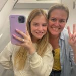 Sophia Valverde Instagram – Essa vai para a melhor mãe do mundo! Essa é a minha mãe! Para quem não a conhece, ela é uma pessoa incrível, linda, maravilhosa, fofa, brilhante, forte (e como é forte) e muitos mais. Ela me ensinou tudo que eu sei ate hoje, e sou a pessoa que sou também por influência dessa pessoa maravilhosa, ela sempre cuidou de mim, e eu tento cuidar dela também, sempre me acompanhou em tudo, parou sua vida para me ajudar na minha, então quero que você saiba que eu te amo, e eu sou muito grata a você e a tudo que você fez por mim, desculpa por tudo também mesmo do fundo do meu coração viu sério, mas muito obrigada por tudo. Feliz aniversário, muitos anos de vida e que Deus te abençoe muito sempre. Que você consiga realizar todos os seus sonhos, e se eu estiver neles, com certeza eu vou querer estar e te acompanhar em todos eles. Você é a pessoa mais importante para mim.  Te amo muito!