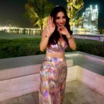 Sophie Choudry Instagram – Candy crush 🍭 #dubainights #weddingdiaries 

Thank you @surilyg for this gorgeousness #20yearsofsurilyg 
#styleinspo #sophiechoudry #dubai #candycrush The One And Only Royal Mirage