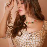 Sophie Choudry Instagram - Colour me pretty☺️ Loved wearing this for the final day of Navratri @raasrangthane Tku for this gorgeous look Outfit @gopivaiddesigns HMU @ambereenyusuf Jewellery @azotiique 📸 @kadamajay 🤎 #navratri #dusshera #lehenga #desigirl #prettiness #styleinspo #beautyinspo #gopivaid #sophiechoudry