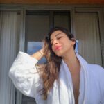 Sophie Choudry Instagram - My kinda weekend vibe😍 #gratitude #selfcare #austria #detox #wellness #fitness goals #sundayvibes #weekend #selfcaresunday #poolday #mayrlifealtaussee #sophiechoudry #mountains #nature #altaussee Mayrlife Altaussee