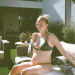 Sophie Turner Instagram - 🤰 💕 ☀️